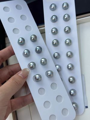 3A 8–11mm Platinum Grey Tahitian Pearl Stud Earrings, Natural Round Sea Pearls in 18K Gold, Mirror Luster Grandma Grey Elegant Jewelry