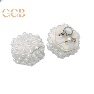 Pearl velvet ring jewelry box