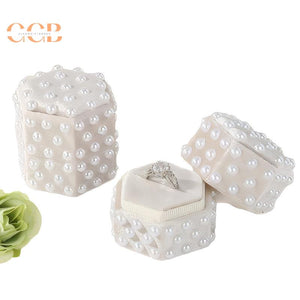Pearl velvet ring jewelry box