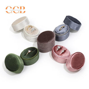 Oval Velvet Small Ring Box