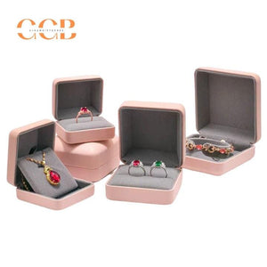 Customised leather-look jewelry box set