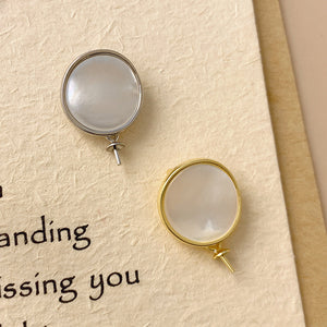 mother of pearl and pearl necklace setting