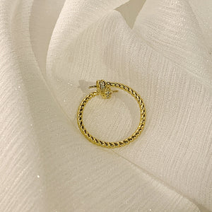 Twisted pearl ring setting