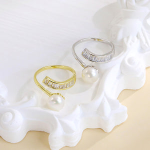 Simple cubic pearl ring setting