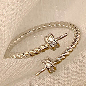 Twisted pearl ring setting