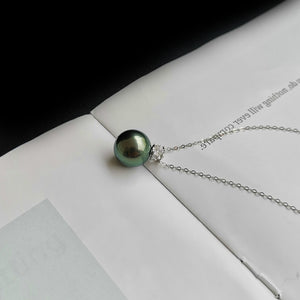 Tahitian Black Pearl Pendant, Peacock Green with 18K Gold Bail