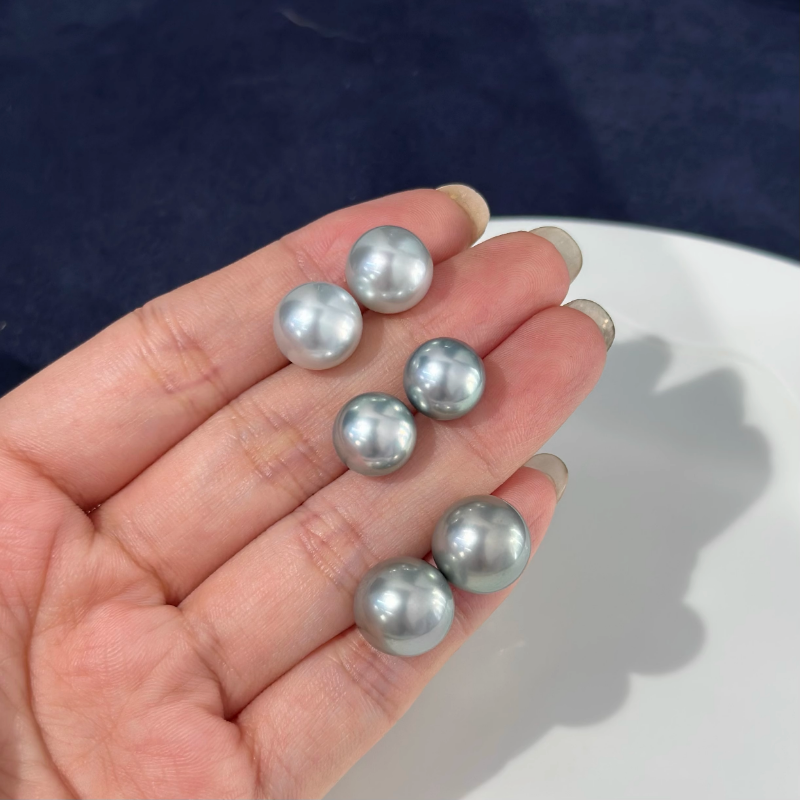 3A 8–11mm Platinum Grey Tahitian Pearl Stud Earrings, Natural Round Sea Pearls in 18K Gold, Mirror Luster Grandma Grey Elegant Jewelry
