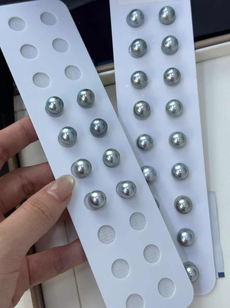 3A 8–11mm Platinum Grey Tahitian Pearl Stud Earrings, Natural Round Sea Pearls in 18K Gold, Mirror Luster Grandma Grey Elegant Jewelry