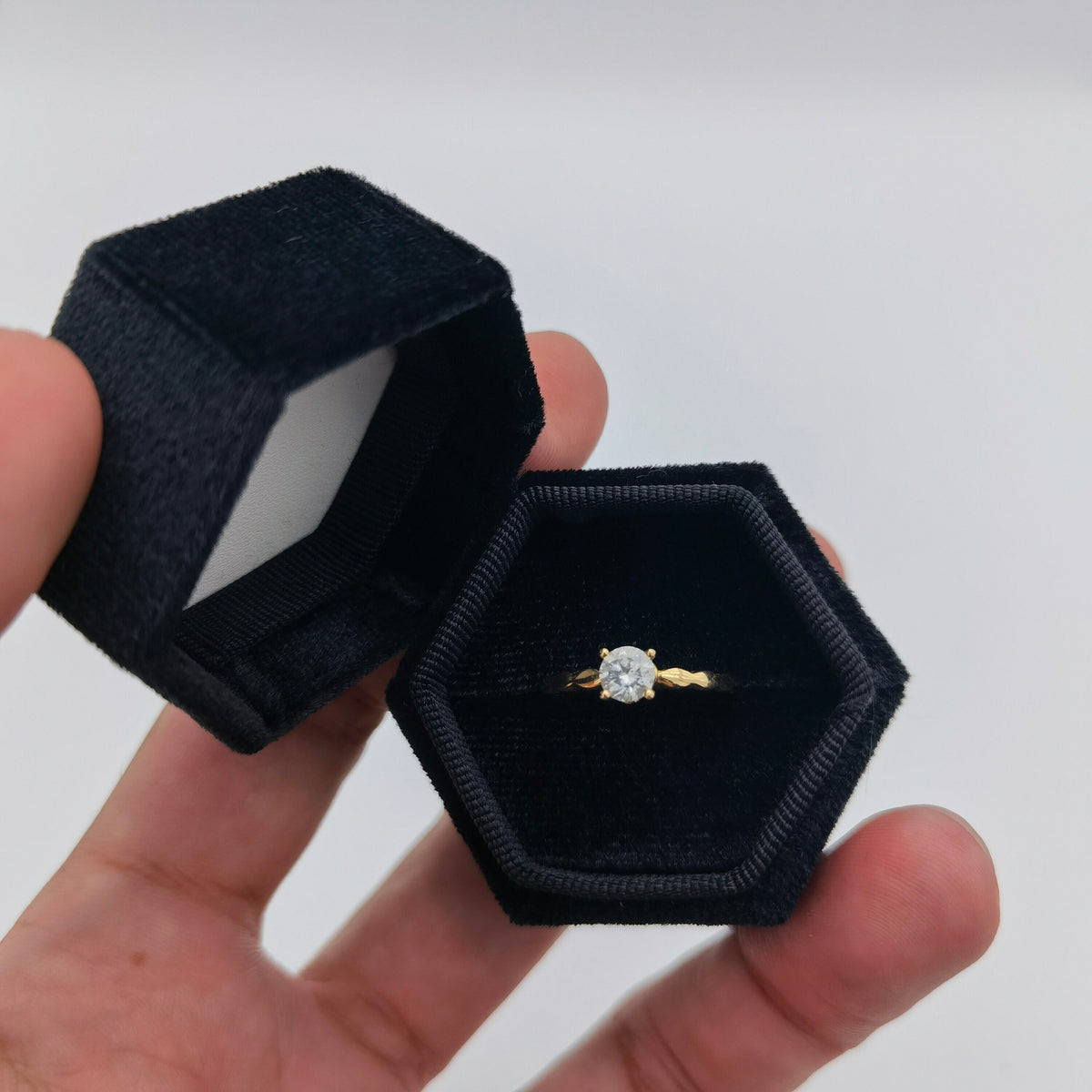 Black Single Slot Velvet Ring Box