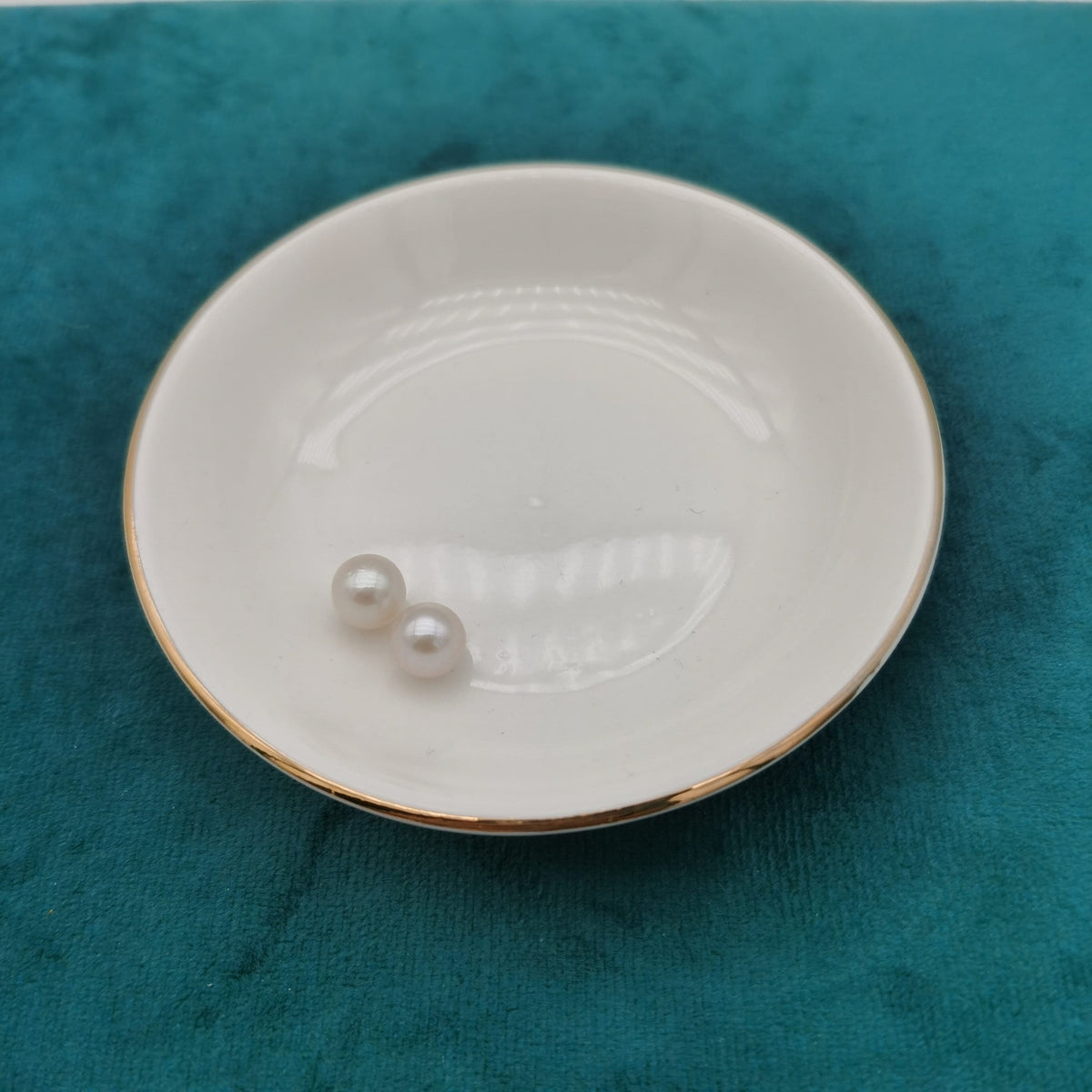 3A One Pair 9-10mm Round White Freshwater Pearls, Half Drilled Loose Pearls, Good Luster Pearls for DIY Earrings or Jewelry Making