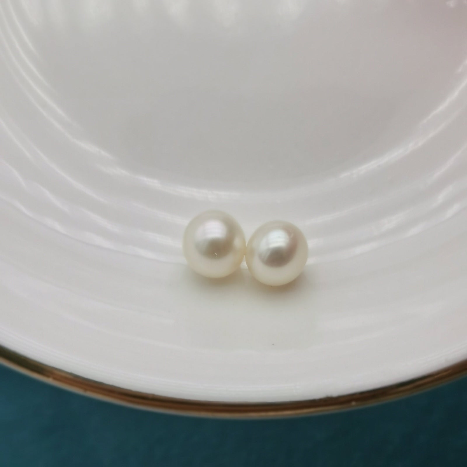 3A One Pair 6-7mm White Round Freshwater Pearl