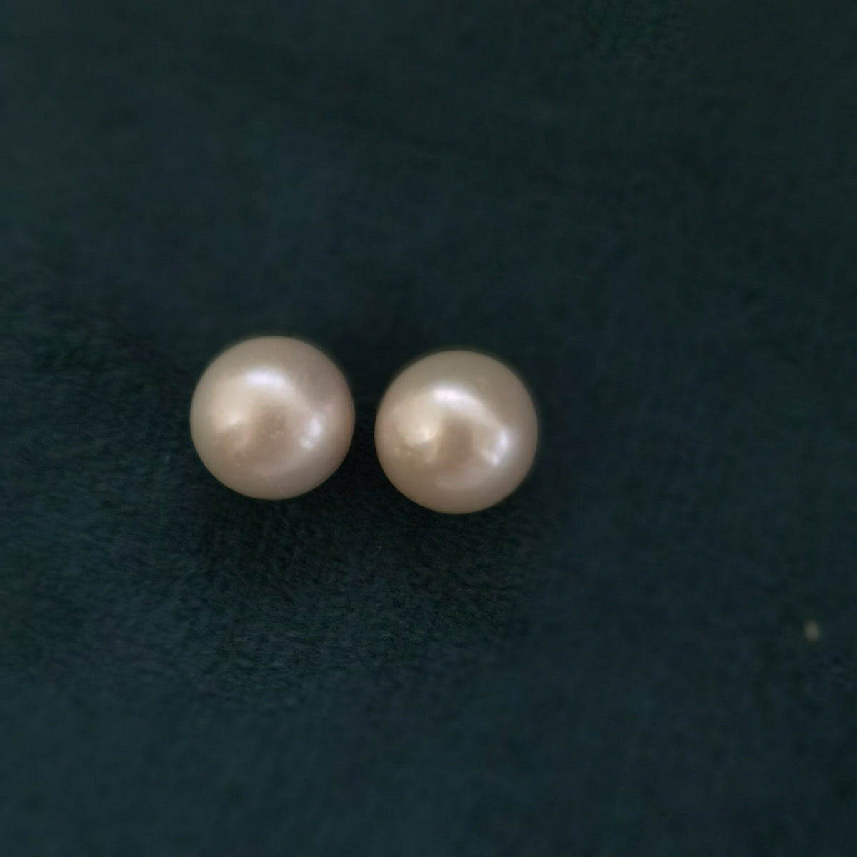3A One Pair 9-10mm Round White Freshwater Pearls, Half Drilled Loose Pearls, Good Luster Pearls for DIY Earrings or Jewelry Making