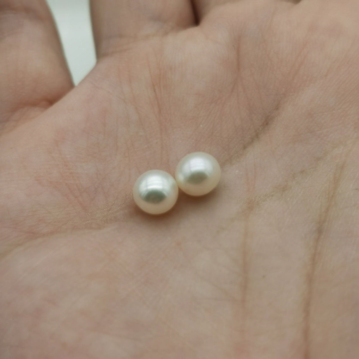 3A One Pair 6-7mm White Round Freshwater Pearl