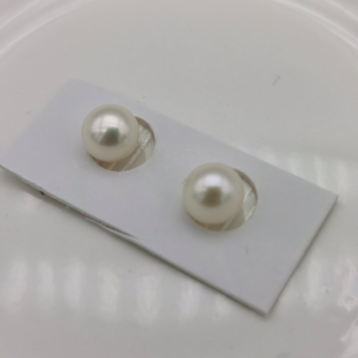 3A One Pair 6-7mm White Round Freshwater Pearl