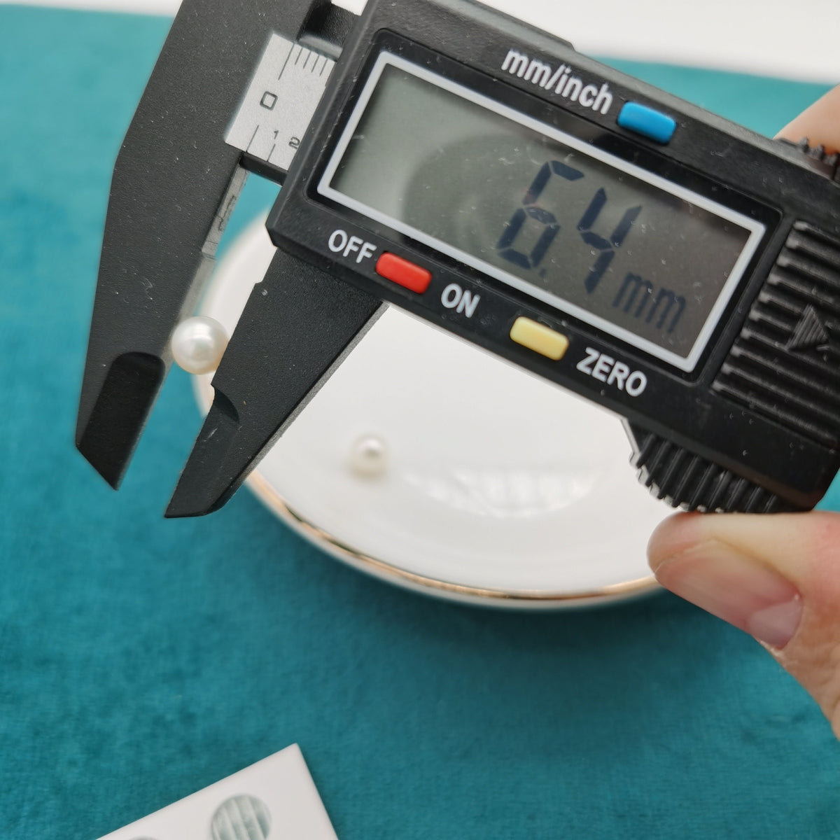 3A One Pair 6-7mm White Round Freshwater Pearl