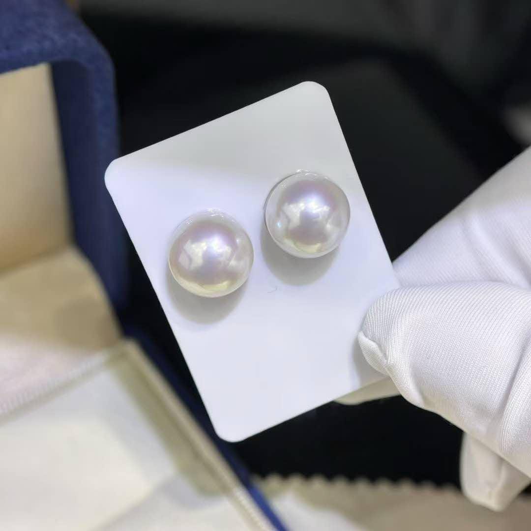 5A One Pair 10-11mm Round White Freshwater Pearls