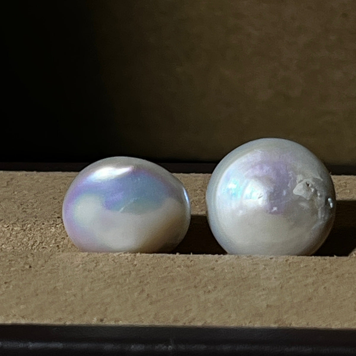 4A 2pcs 15-16mm White Coin Baroque Freshwater Pearls