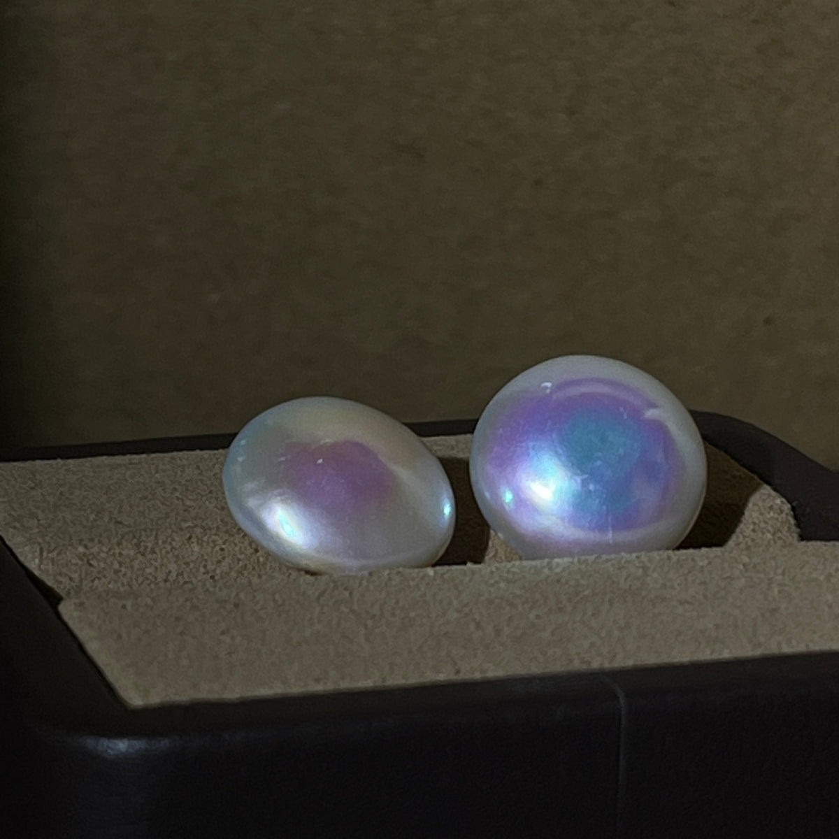 4A 2pcs 15-16mm White Coin Baroque Freshwater Pearls