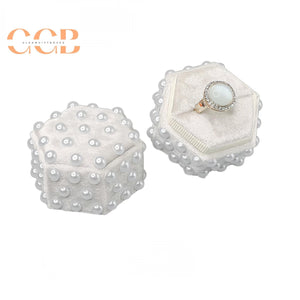 Pearl velvet ring jewelry box