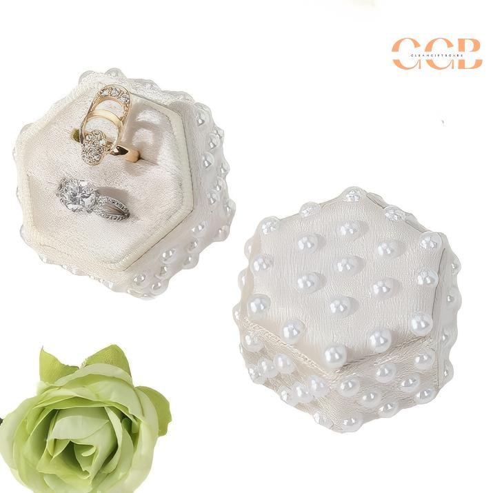 Pearl velvet ring jewelry box