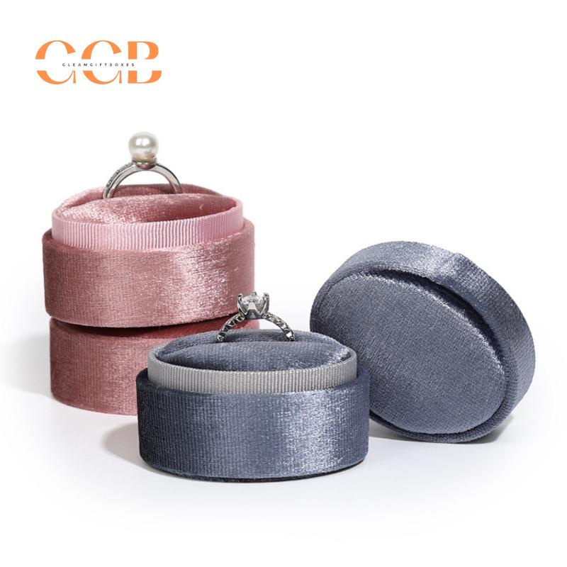 Oval Velvet Small Ring Box
