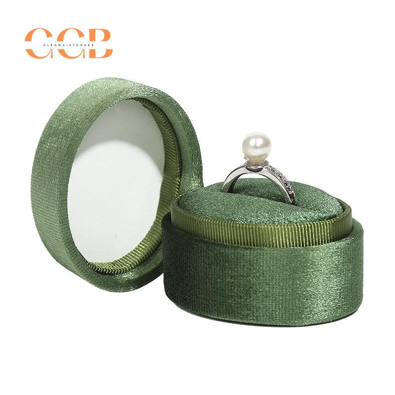 Oval Velvet Small Ring Box