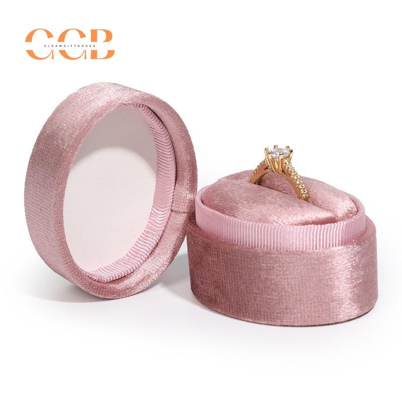 Oval Velvet Small Ring Box