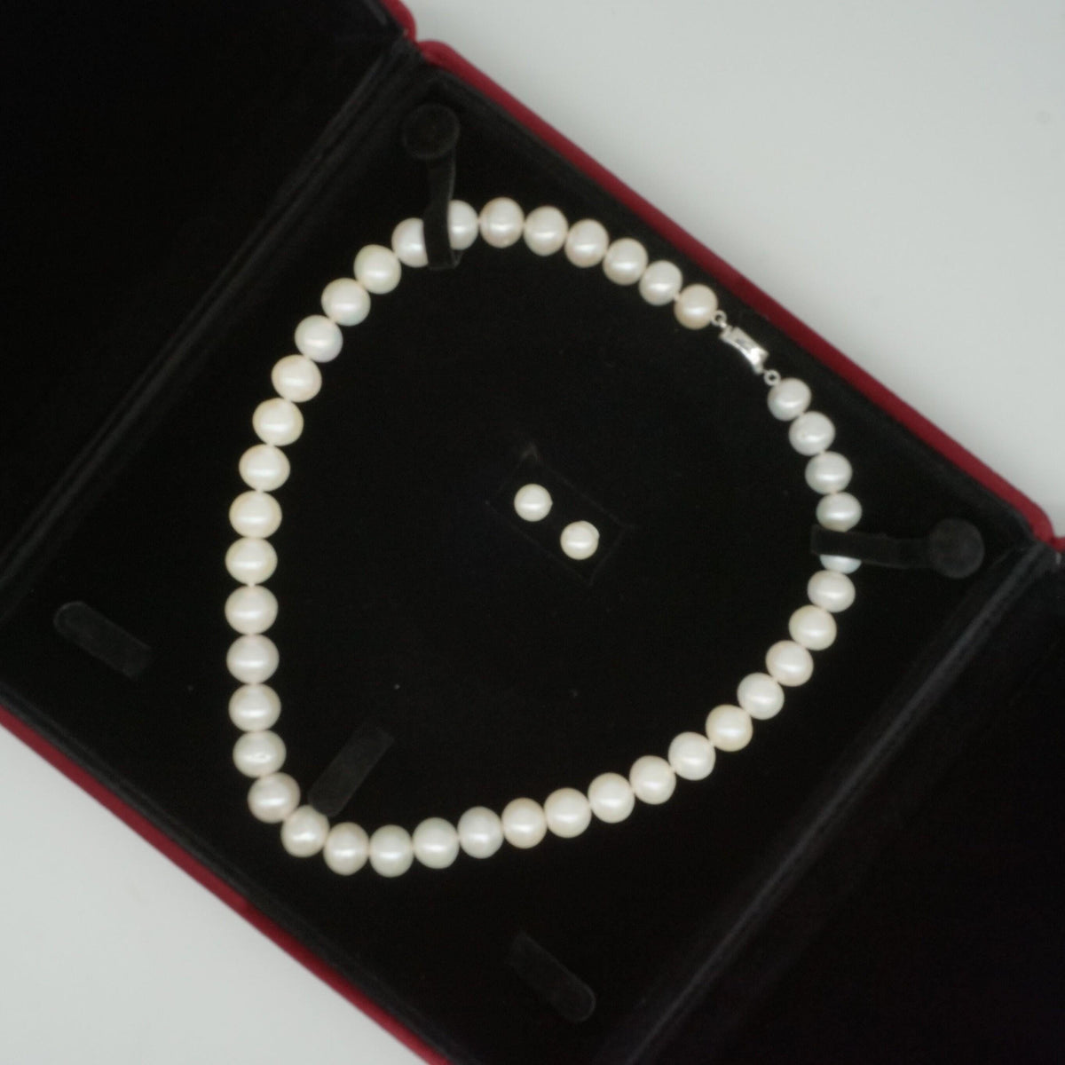 Red velvet necklace earring ring jewelry box