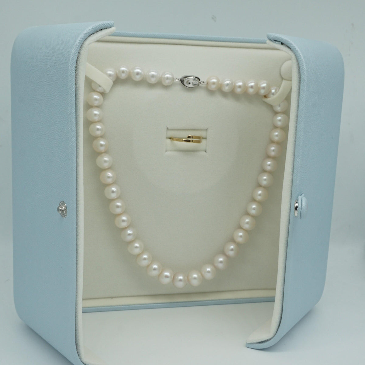 Sky blue velvet pearl necklace box