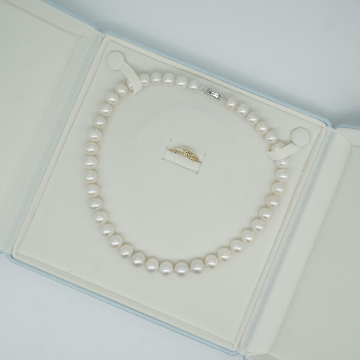 Sky blue velvet pearl necklace box