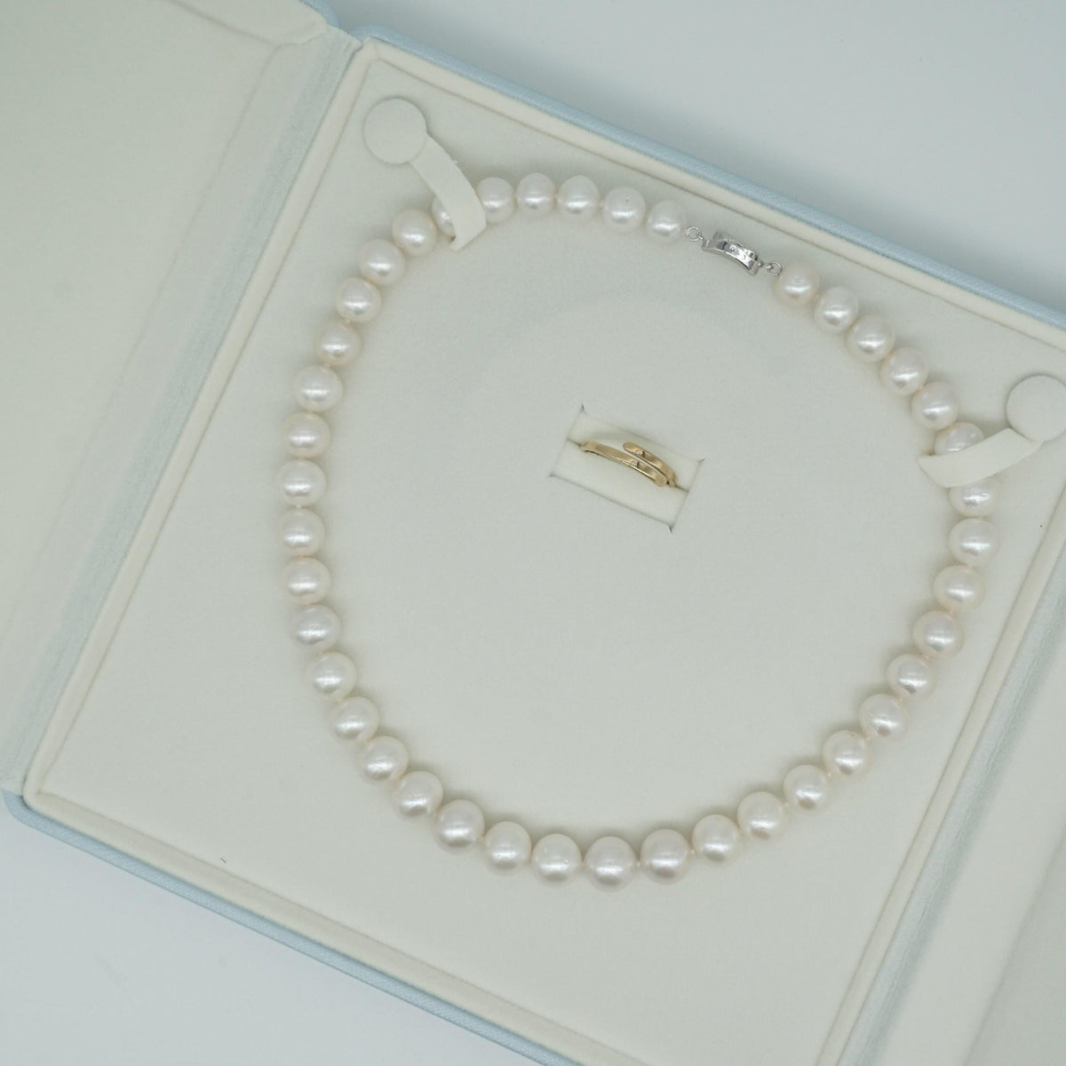 Sky blue velvet pearl necklace box