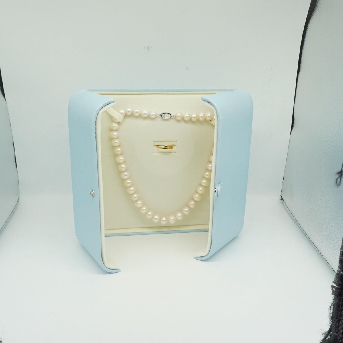 Sky blue velvet pearl necklace box