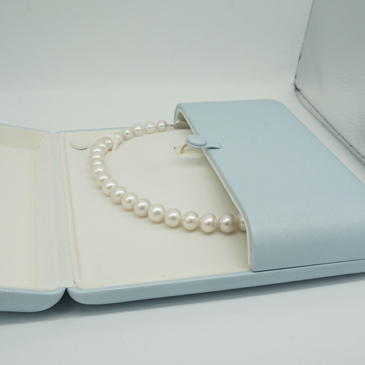 Sky blue velvet pearl necklace box