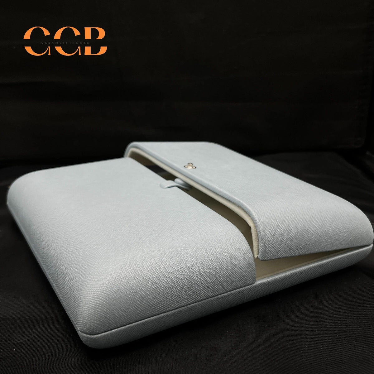 Sky blue velvet pearl necklace box