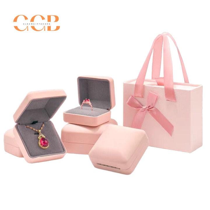 Customised leather-look jewelry box set