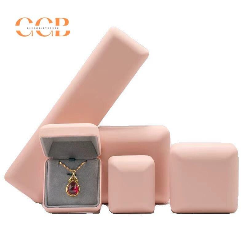 Customised leather-look jewelry box set