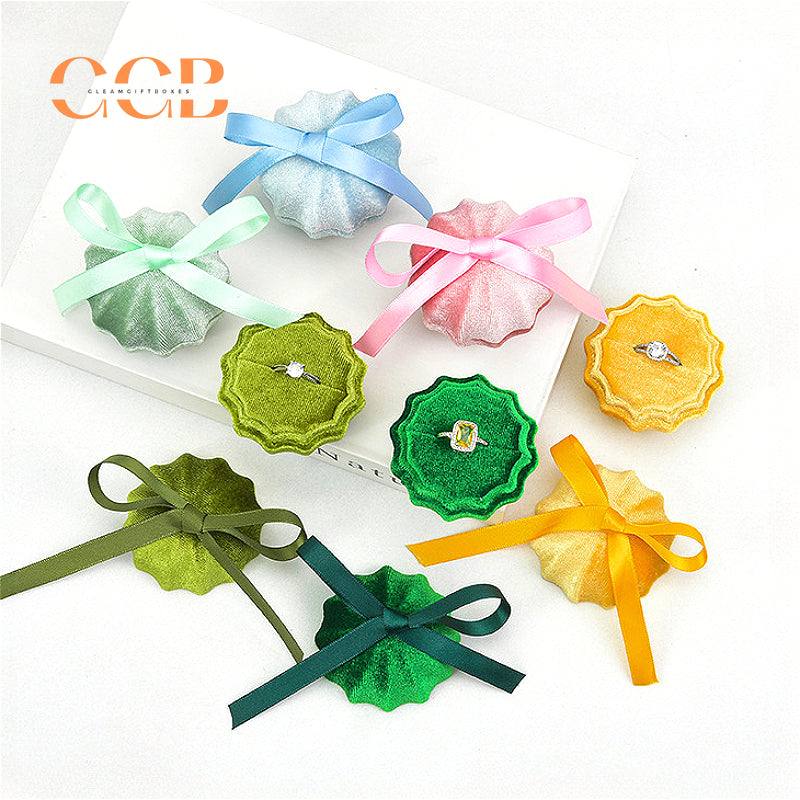 Velvet pumpkin shaped ring box