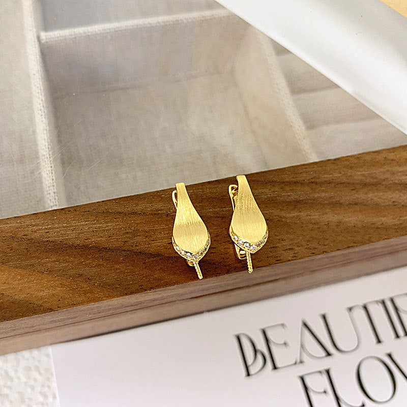 brushed geometric earrings settings