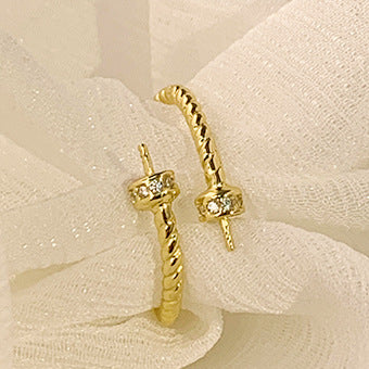 Twisted pearl ring setting