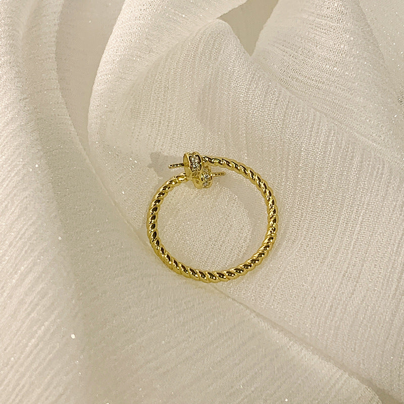 Twisted pearl ring setting