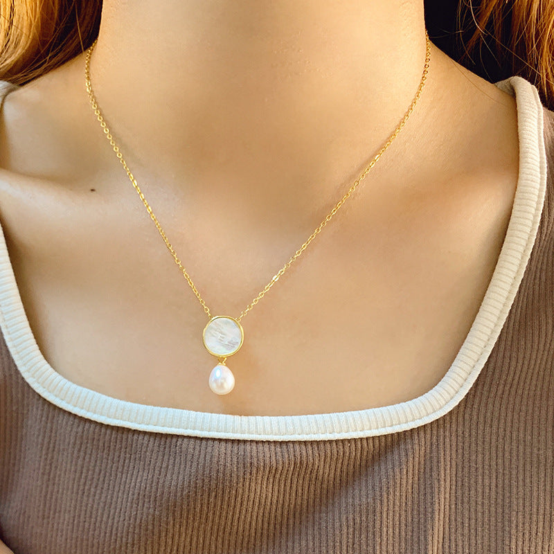 mother of pearl and pearl necklace setting