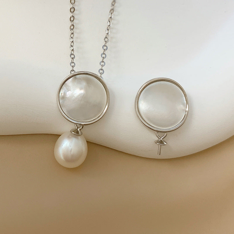 mother of pearl and pearl necklace setting