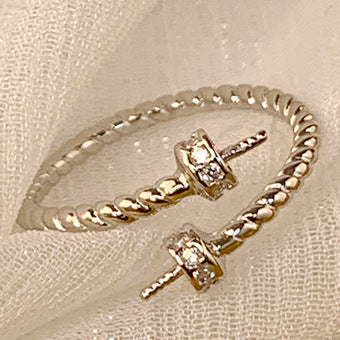 Twisted pearl ring setting