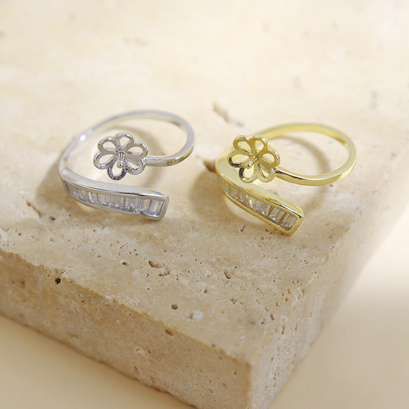 Simple cubic pearl ring setting