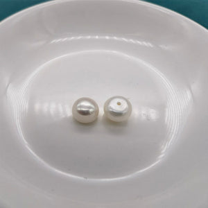 Aaaa One pair 10-10.5mm button pearl