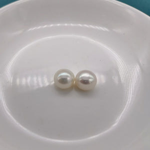 Aaaa One pair 10-10.5mm button pearl