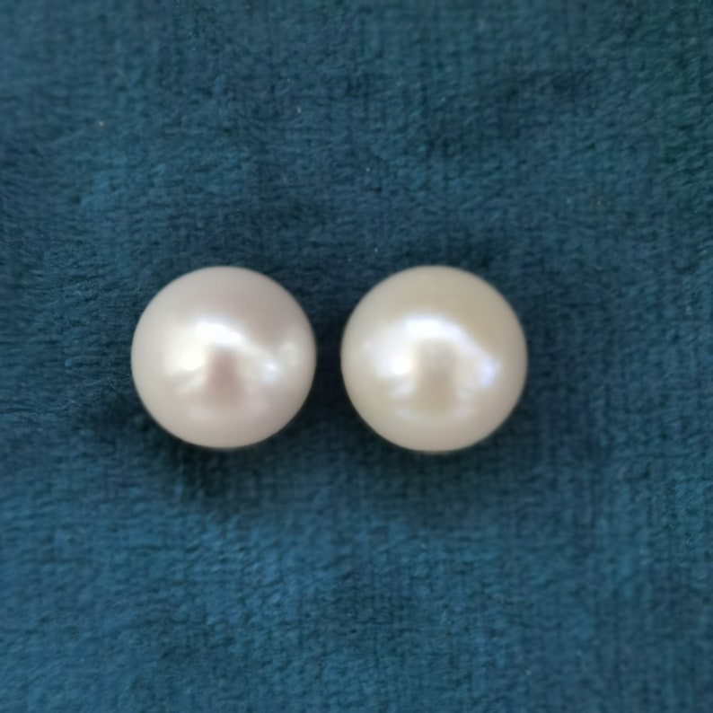 AAAA 10.5mm 1pair half drilled button pearl