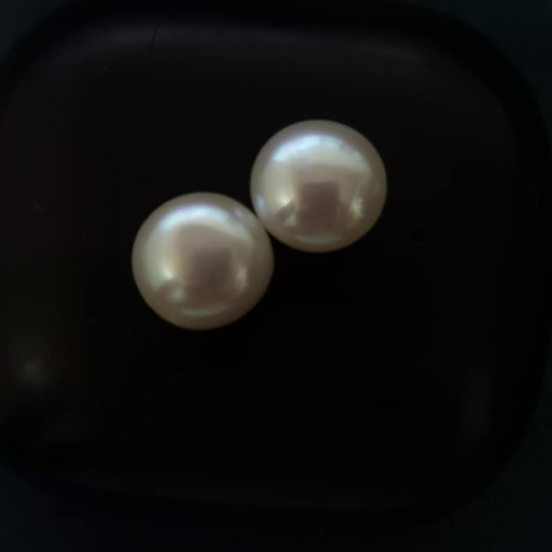 4A One Pair 12-13mm button pearl
