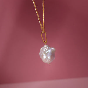 Broque Shaped Pearl Pendant Necklace