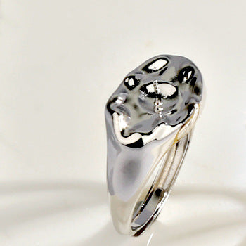 Trending pearl ring settings